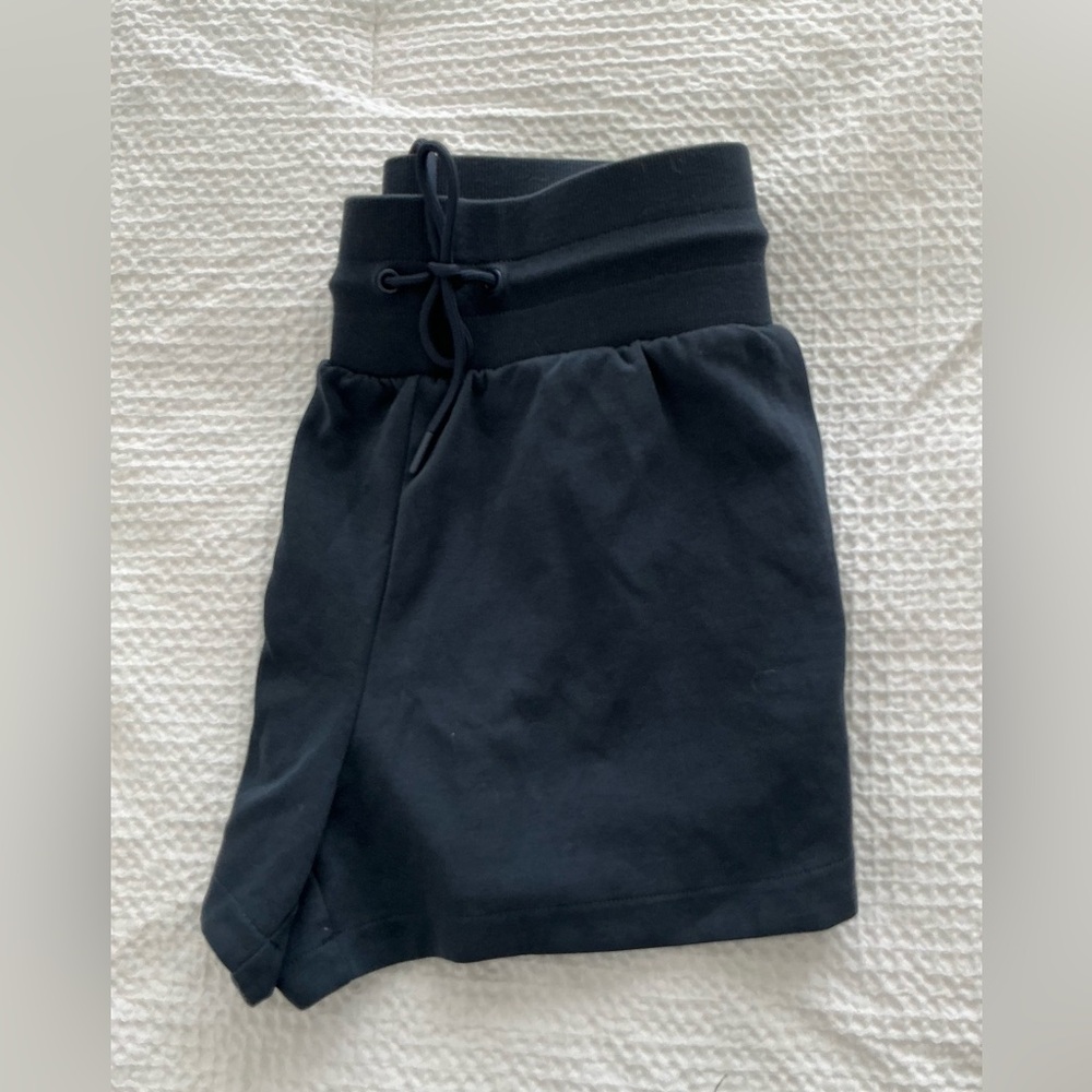 Oldnavy Active Dynamic Fleece Shorts - Picture 9 of 10